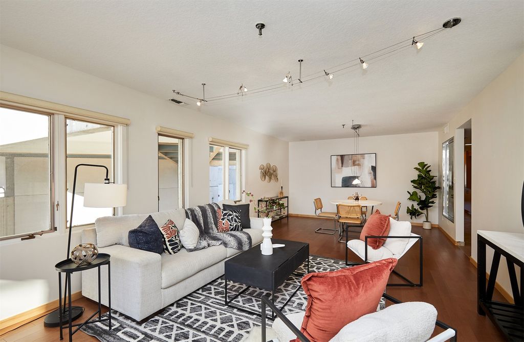 3920 Grand Avenue 2TW, Des Moines, IA 50312