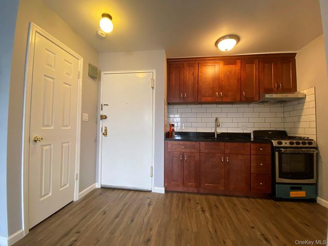 6122 168th Street 2R, Fresh Meadows, NY 11365