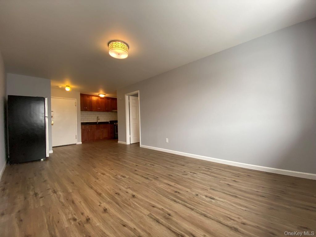 6122 168th Street 2R, Fresh Meadows, NY 11365