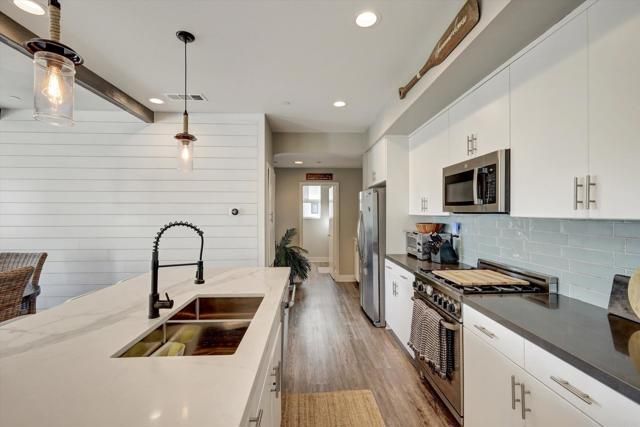 1570 Vista Del Mar Way 4, Oceanside, CA 92054