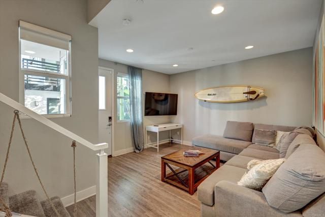 1570 Vista Del Mar Way 4, Oceanside, CA 92054