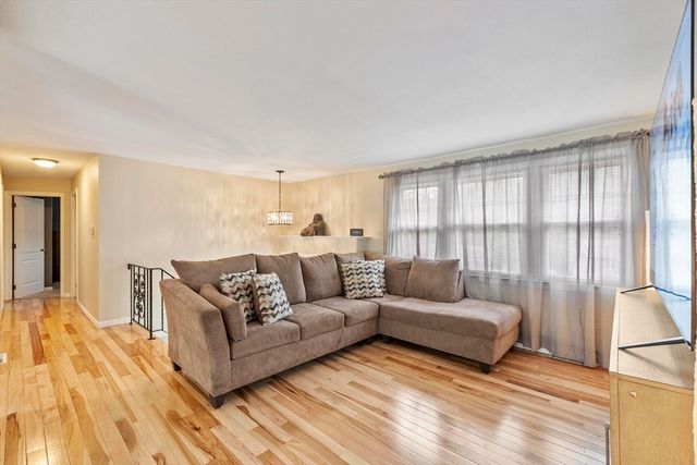 27 Dexter Ave, Dracut, MA 01826