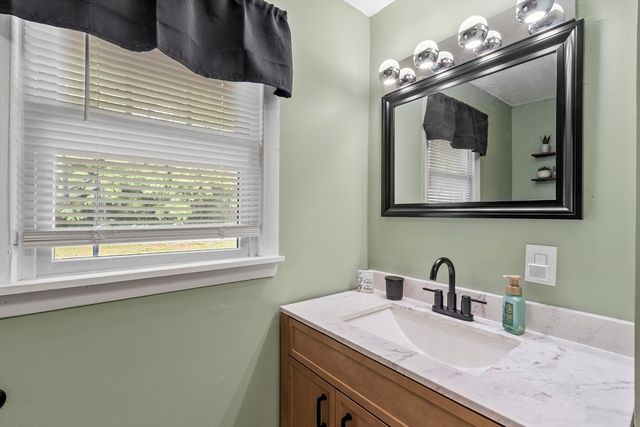 27 Dexter Ave, Dracut, MA 01826