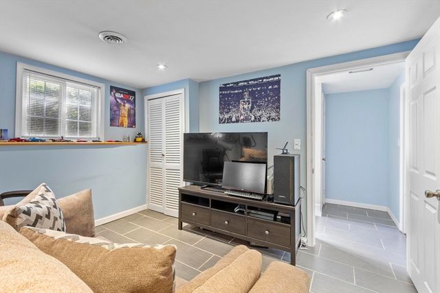 27 Dexter Ave, Dracut, MA 01826