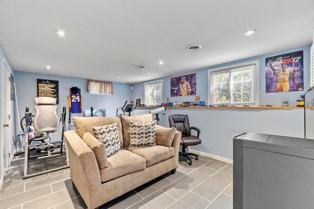 27 Dexter Ave, Dracut, MA 01826