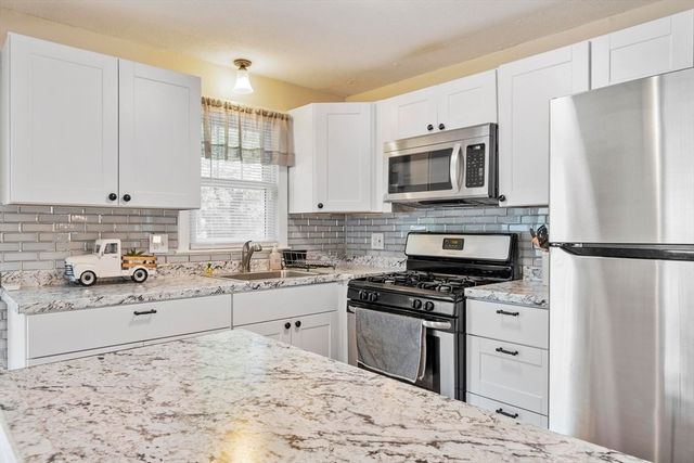 27 Dexter Ave, Dracut, MA 01826