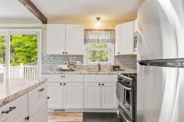 27 Dexter Ave, Dracut, MA 01826