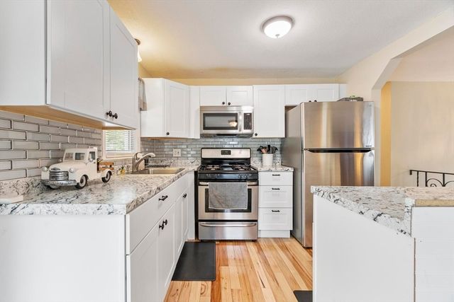 27 Dexter Ave, Dracut, MA 01826