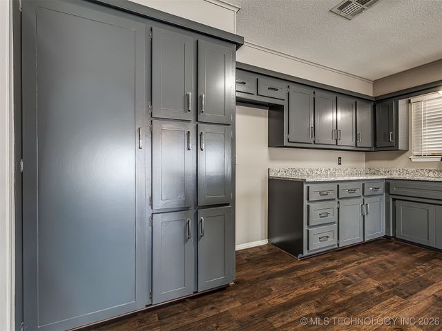 300 Ridgecrest Court, Bartlesville, OK 74006