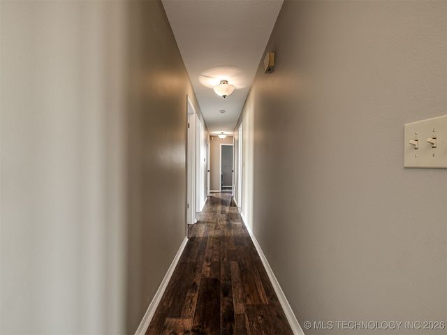 300 Ridgecrest Court, Bartlesville, OK 74006