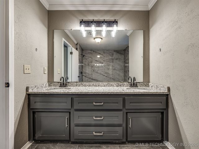 300 Ridgecrest Court, Bartlesville, OK 74006