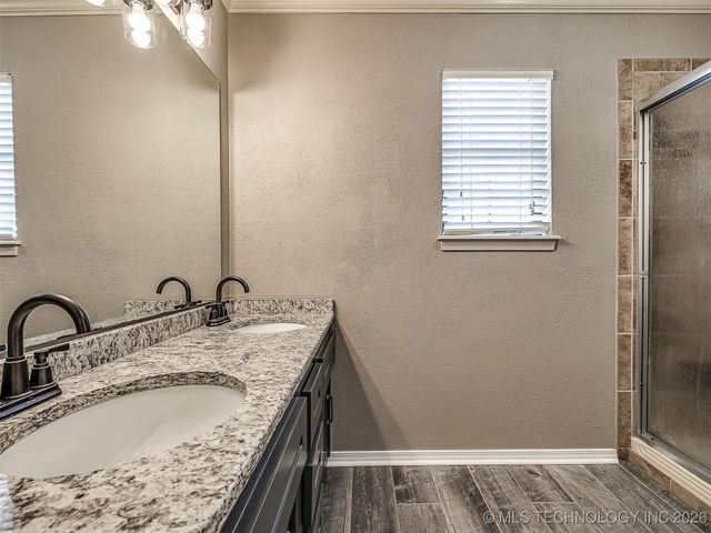 300 Ridgecrest Court, Bartlesville, OK 74006