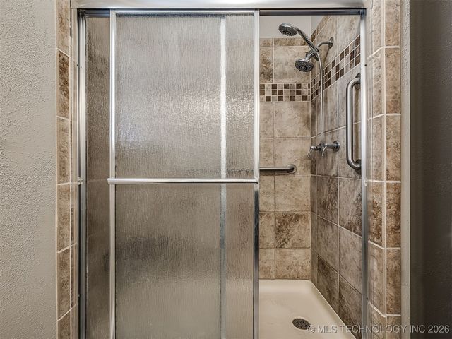 300 Ridgecrest Court, Bartlesville, OK 74006