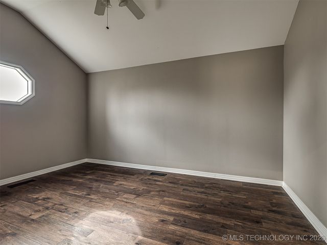 300 Ridgecrest Court, Bartlesville, OK 74006