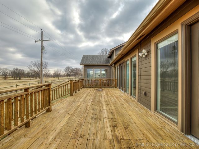 300 Ridgecrest Court, Bartlesville, OK 74006