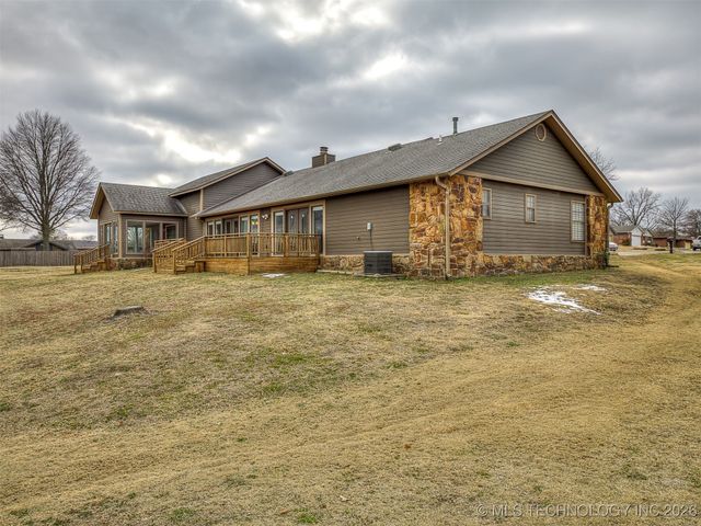 300 Ridgecrest Court, Bartlesville, OK 74006