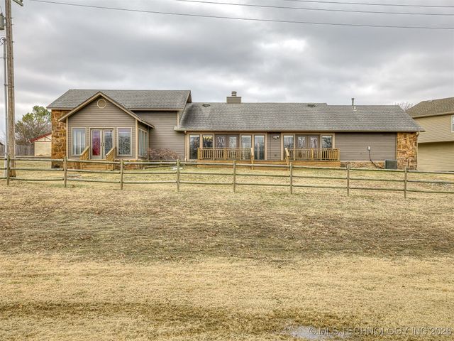 300 Ridgecrest Court, Bartlesville, OK 74006