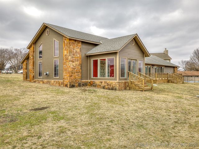 300 Ridgecrest Court, Bartlesville, OK 74006