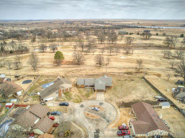 300 Ridgecrest Court, Bartlesville, OK 74006