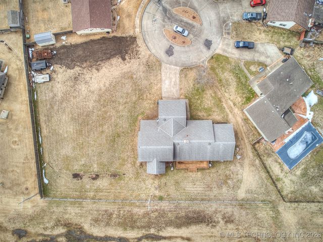 300 Ridgecrest Court, Bartlesville, OK 74006