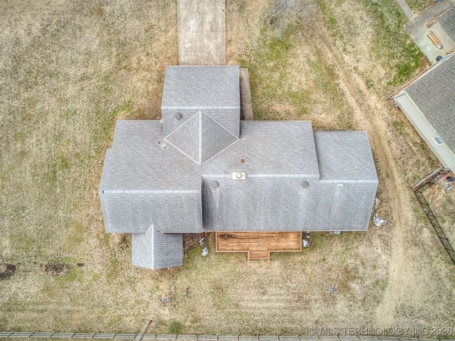 300 Ridgecrest Court, Bartlesville, OK 74006