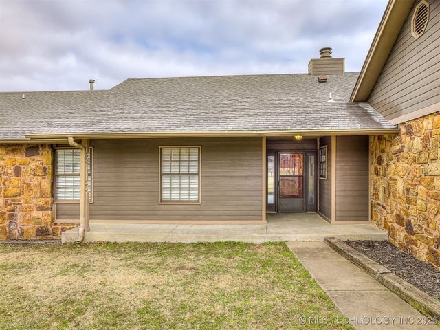 300 Ridgecrest Court, Bartlesville, OK 74006