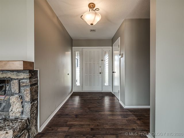 300 Ridgecrest Court, Bartlesville, OK 74006