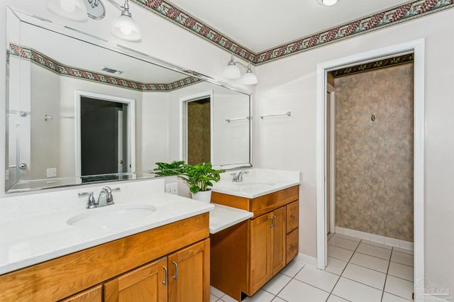 5519 Navaho Dr, Pensacola, FL 32507