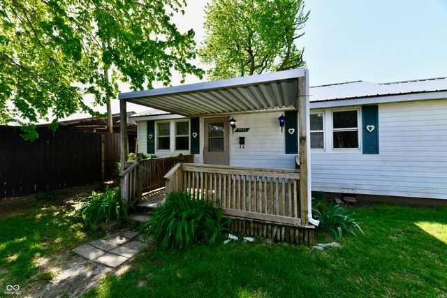 2013 S J Street, Elwood, IN 46036