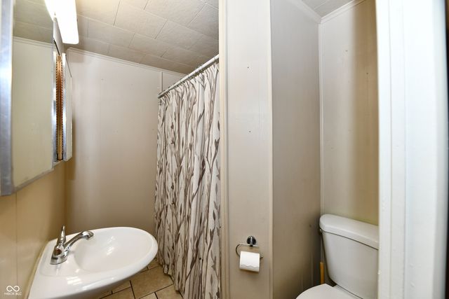 2013 S J Street, Elwood, IN 46036