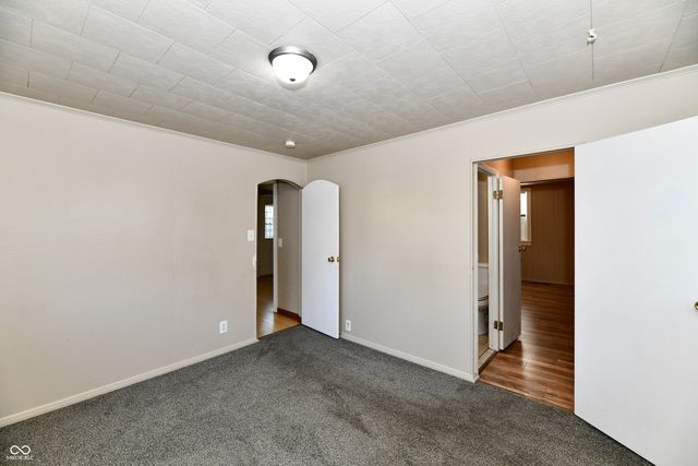 2013 S J Street, Elwood, IN 46036