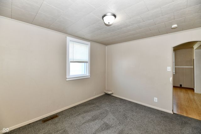 2013 S J Street, Elwood, IN 46036
