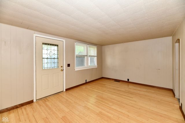 2013 S J Street, Elwood, IN 46036