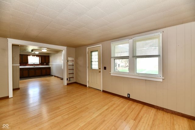 2013 S J Street, Elwood, IN 46036