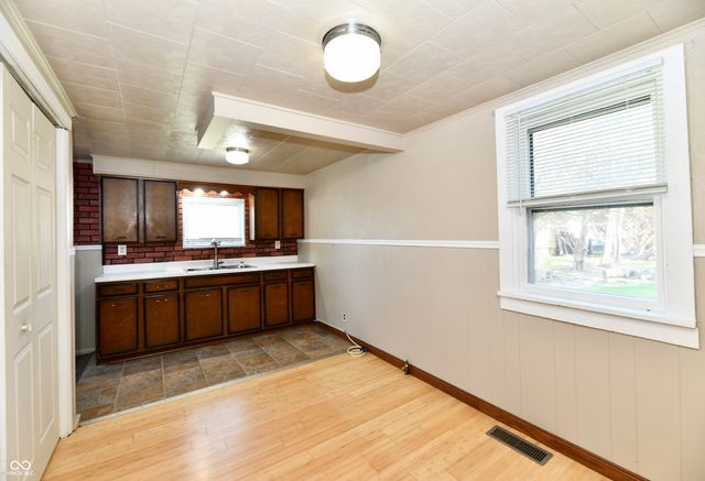 2013 S J Street, Elwood, IN 46036