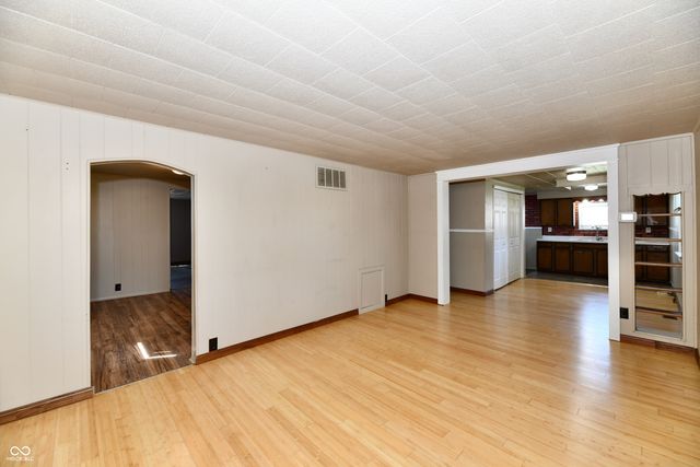 2013 S J Street, Elwood, IN 46036
