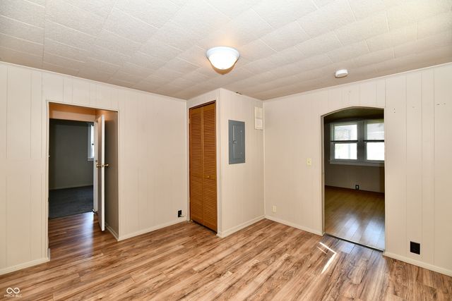 2013 S J Street, Elwood, IN 46036