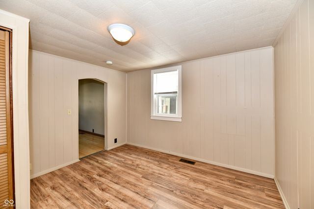2013 S J Street, Elwood, IN 46036