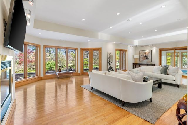 16 Solomon Pierce Rd, Lexington, MA 02420