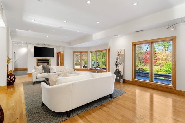 16 Solomon Pierce Rd, Lexington, MA 02420