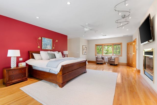 16 Solomon Pierce Rd, Lexington, MA 02420