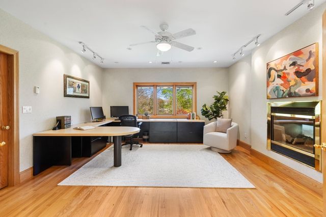 16 Solomon Pierce Rd, Lexington, MA 02420