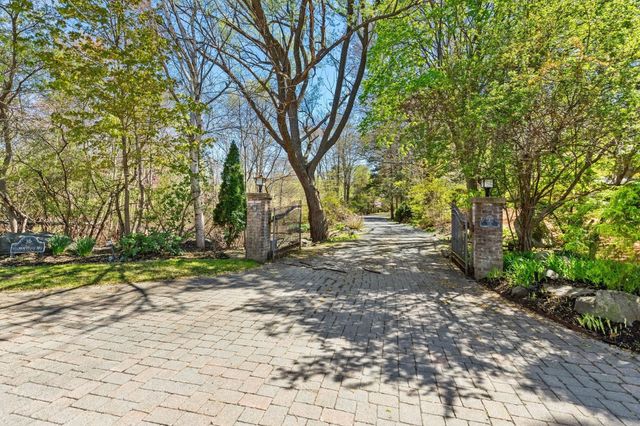 16 Solomon Pierce Rd, Lexington, MA 02420
