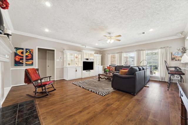 4211 Kirby Oaks Drive S, Seabrook, TX 77586