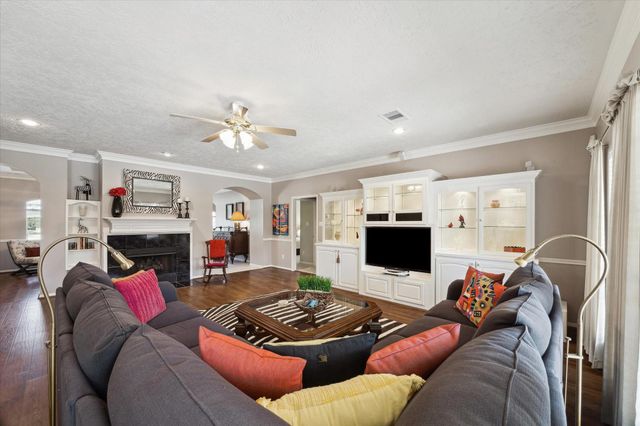 4211 Kirby Oaks Drive S, Seabrook, TX 77586