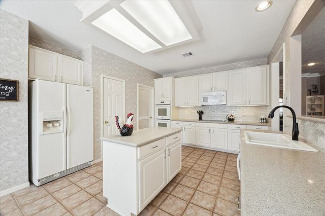 4211 Kirby Oaks Drive S, Seabrook, TX 77586