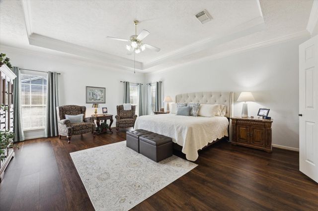 4211 Kirby Oaks Drive S, Seabrook, TX 77586