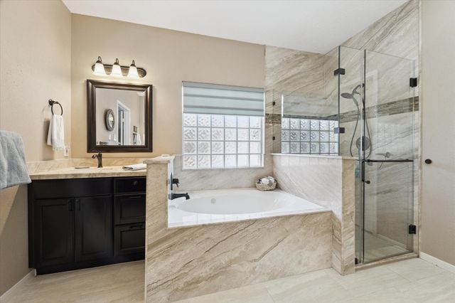 4211 Kirby Oaks Drive S, Seabrook, TX 77586