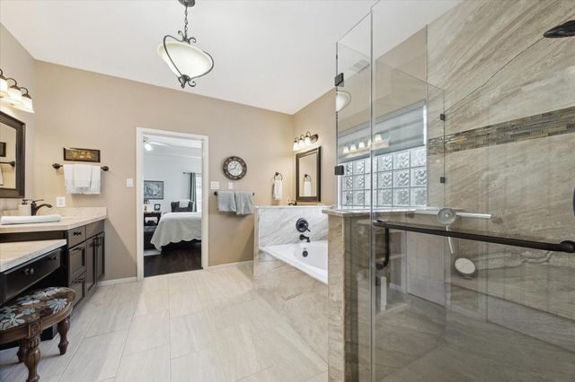 4211 Kirby Oaks Drive S, Seabrook, TX 77586