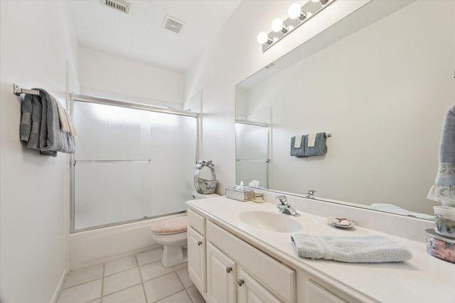 4211 Kirby Oaks Drive S, Seabrook, TX 77586